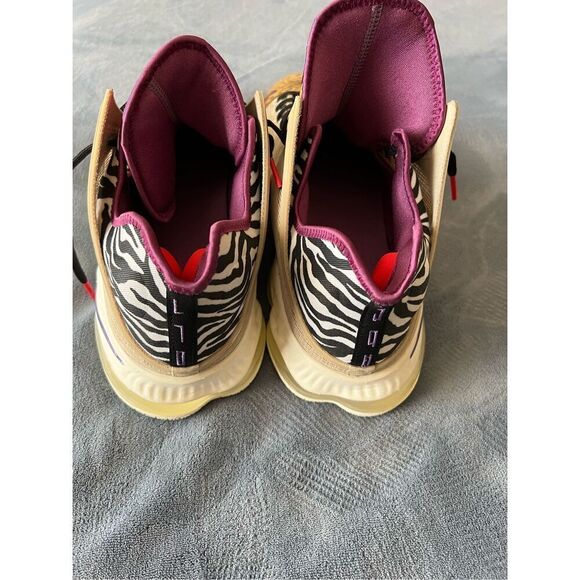 Nike Lebron 19 low safari - Picture 8 of 10